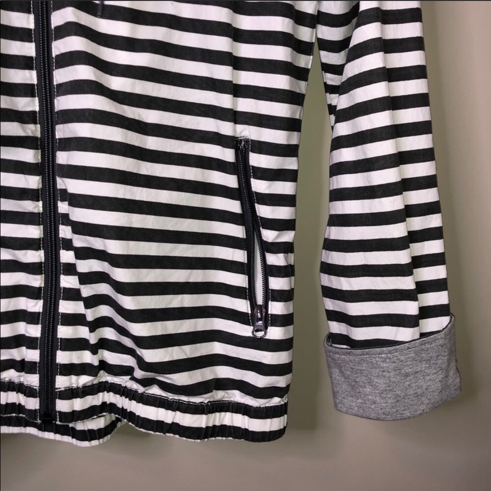 Twik Lightweight Jacket - Picture 2 of 6